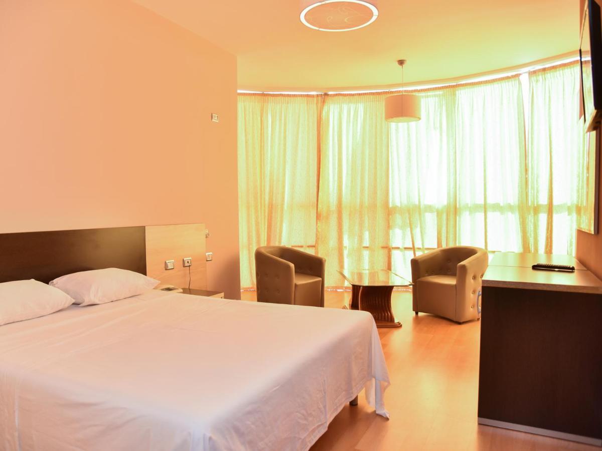 Hotel Continental دراس المظهر الخارجي الصورة